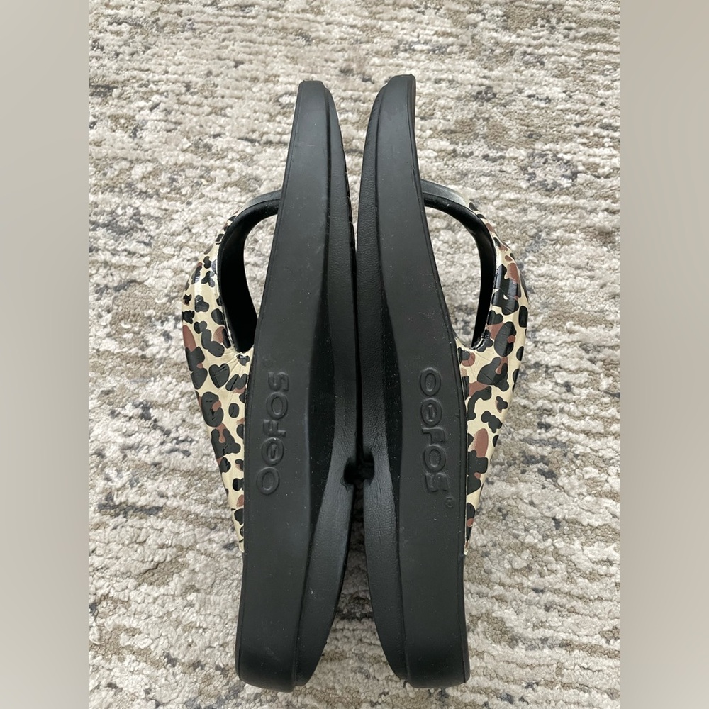 Oofos Oolala Leopard Print Sandals Size 9 Recovery Sandals Limited Edition - Picture 3 of 9